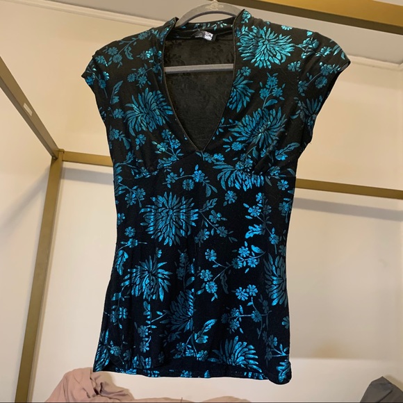 3/$30 Vintage 90s Blue Metallic Floral Tee - Small - Picture 3 of 7